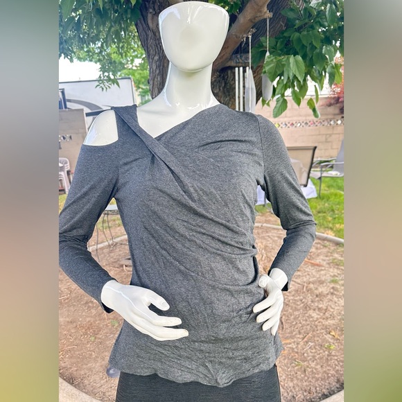 Vince Camuto Tops - Vince Camuto Gray Asymmetrical Ruched Long Sleeve Top